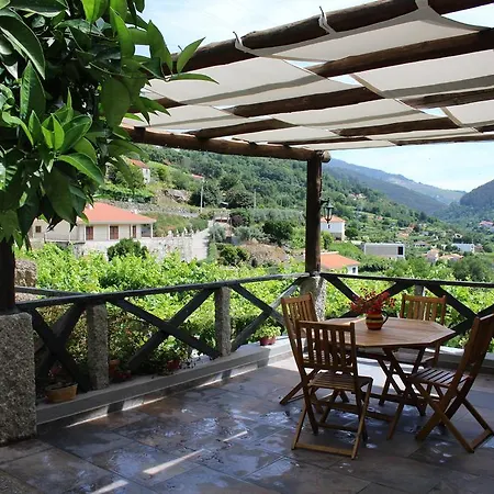 Casa Do Escoivo Guest house Loivos da Ribeira