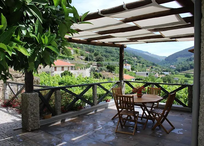 Casa Do Escoivo 게스트하우스 Loivos da Ribeira