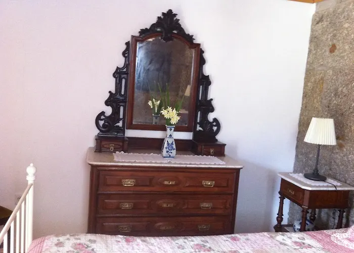 Casa Do Escoivo 게스트하우스 Loivos da Ribeira